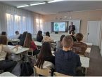 Представитель университета выступил перед школьниками с информацией о ДонГМУ