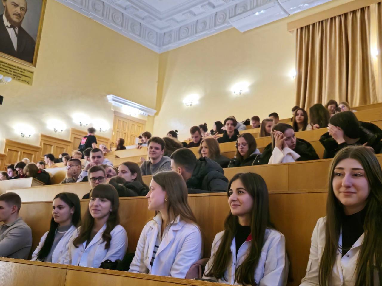 Производственное собрание для студентов II курса Донецкого государственного медицинского университета им. М. Горького